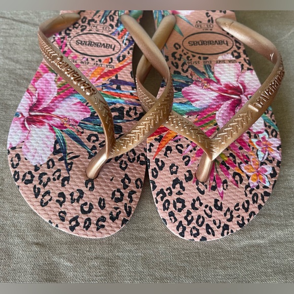 Havaianas Girls Rose Gold & Hibiscus & Leopard Print Sole Flip Flops LIKE NEW - Picture 7 of 7